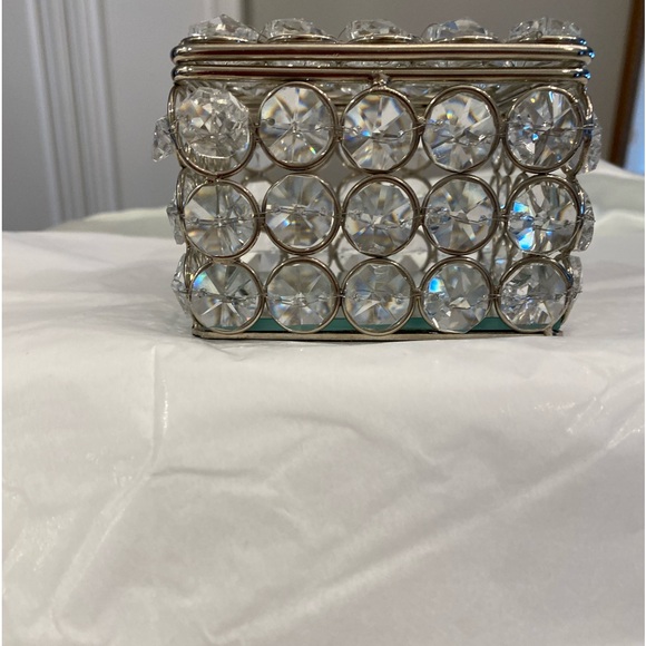 EUC TRINKET BOX WITH MIRRORED INTERIOR BOTTOM AND CRYSTALS SURROUNDING - Picture 8 of 12